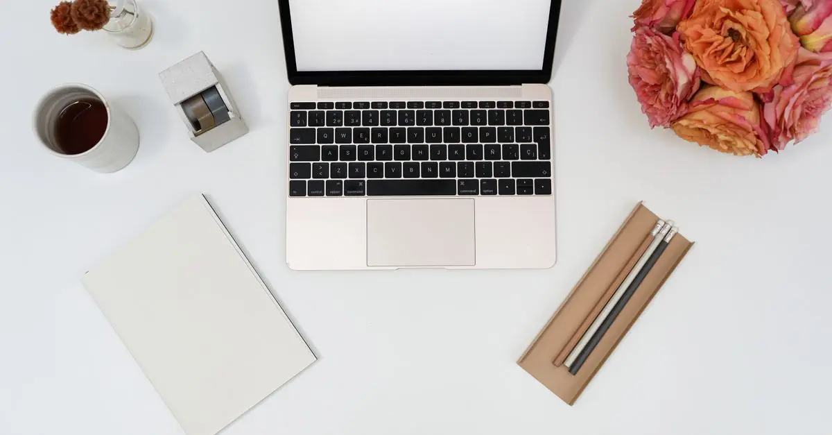 10 Essential Tips to Start Your Blogging Career Right